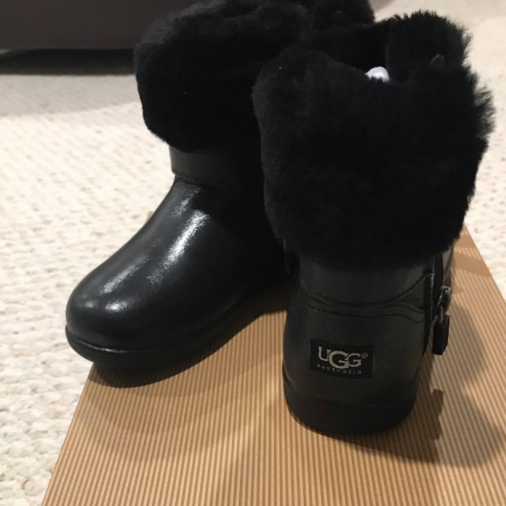 Children’s Ugg’s, kids 9.5